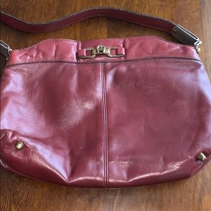 Women’s leather shoulder bag